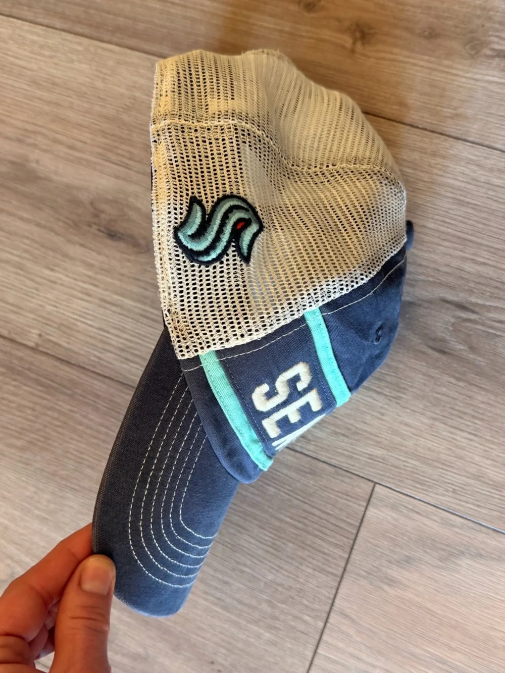 Women’s Seattle Kraken trucker hat with Mesh 47